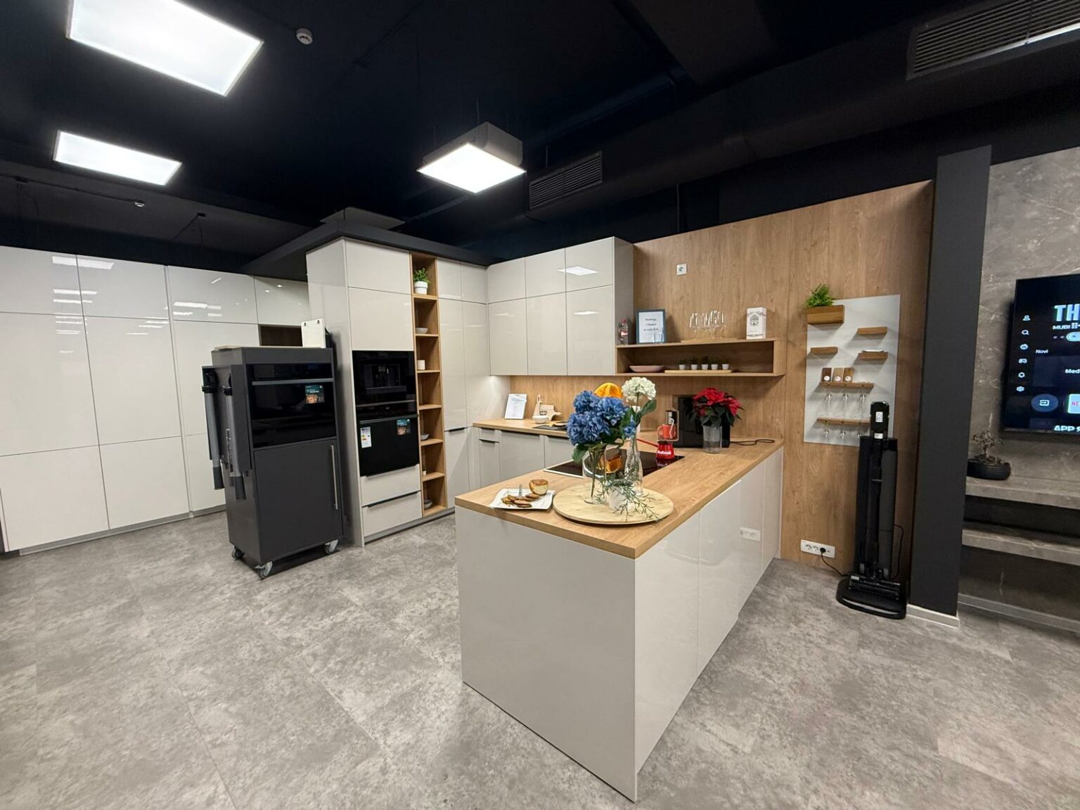 PHOTO-2026-03-03-19-02-04