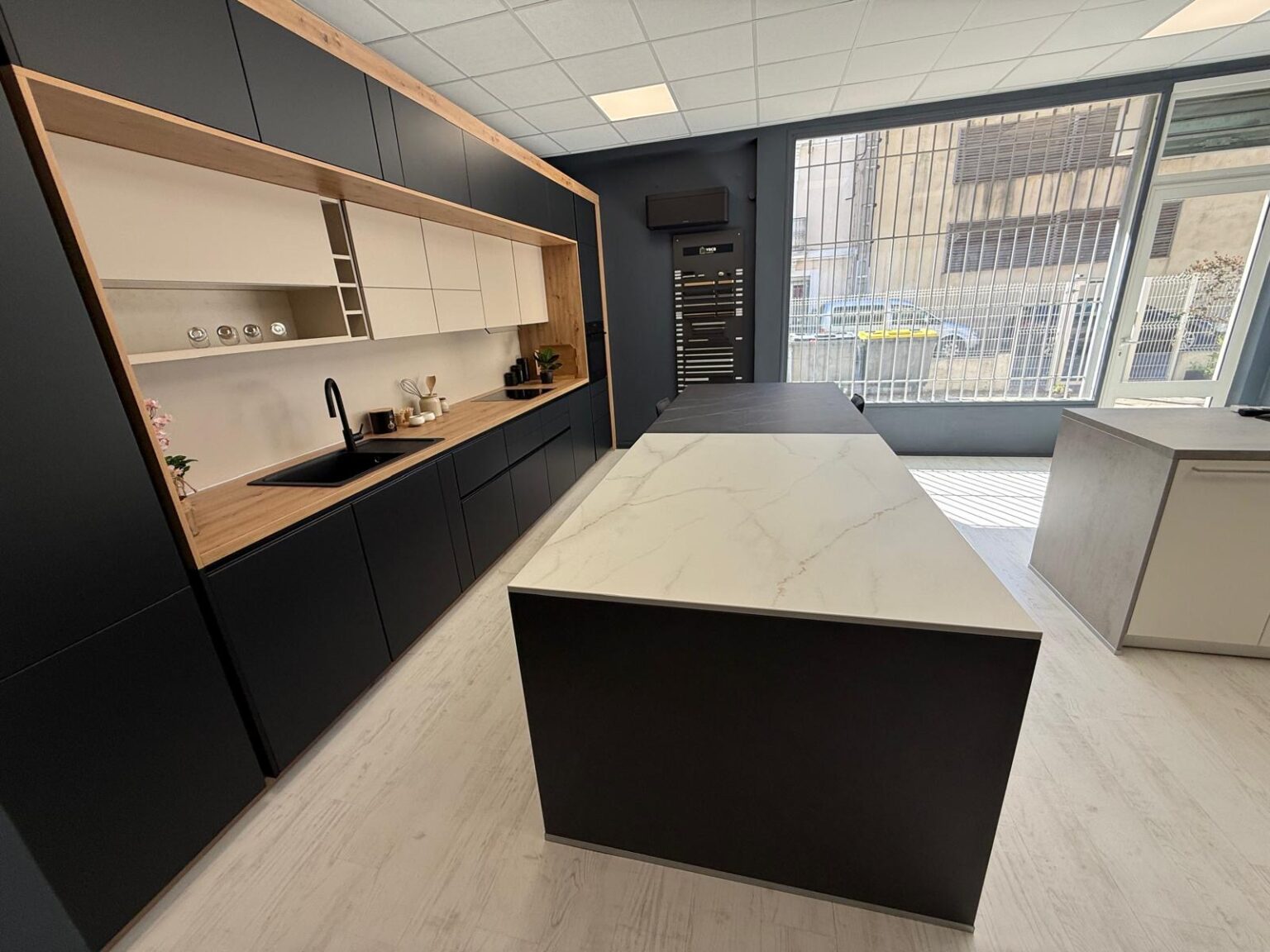 e1b2a060-d78b-49ae-8dca-43f6ed1ebb5e